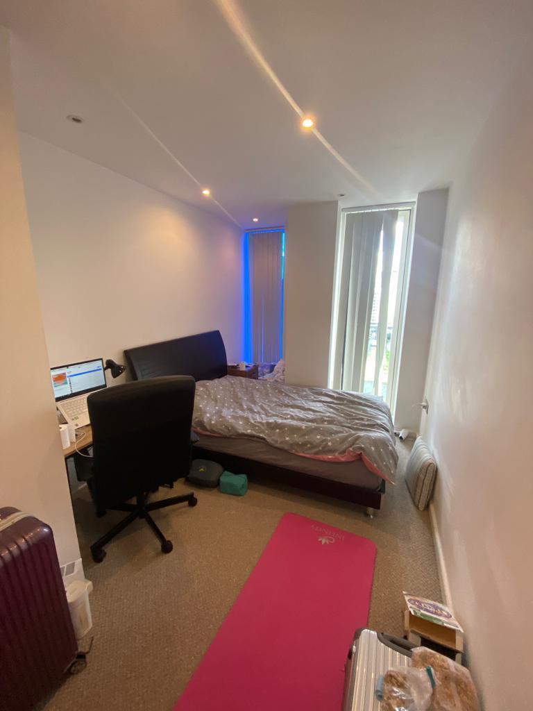2 Bedroom Apartment to Rent in Canary Wharf, South Quay, E14 9HW
