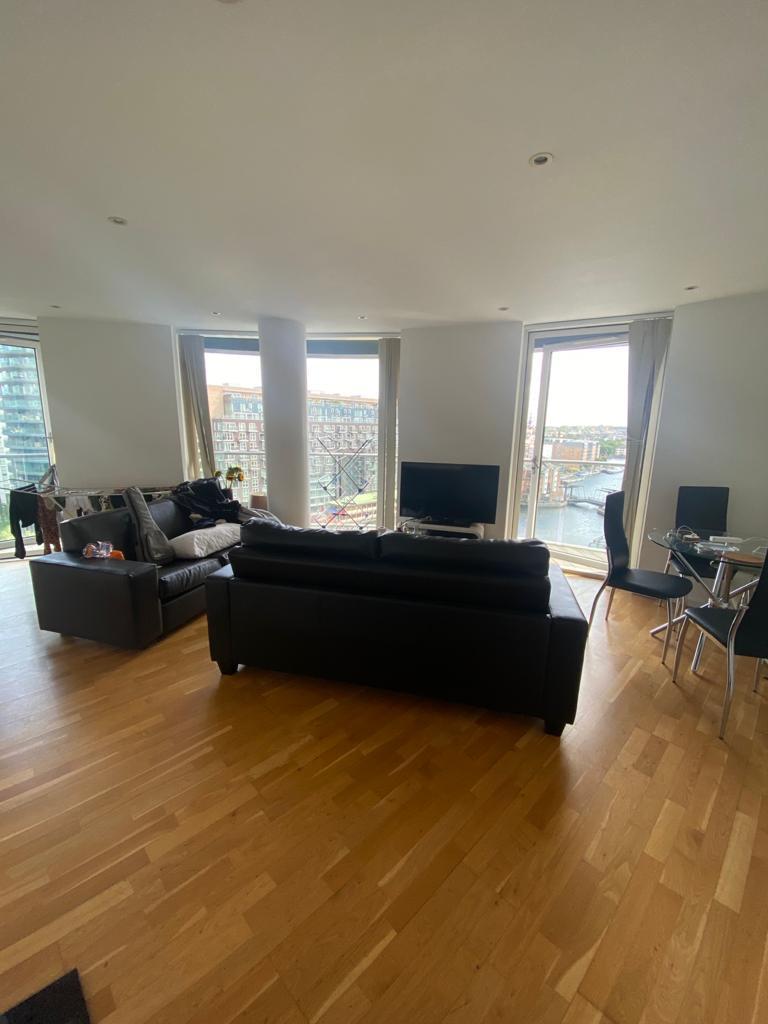 2 Bedroom Apartment to Rent in Canary Wharf, South Quay, E14 9HW