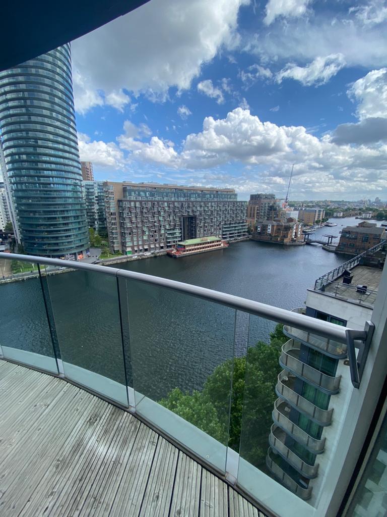 2 Bedroom Apartment to Rent in Canary Wharf, South Quay, E14 9HW