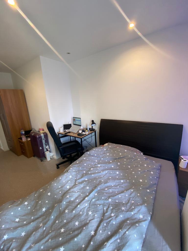 2 Bedroom Apartment to Rent in Canary Wharf, South Quay, E14 9HW