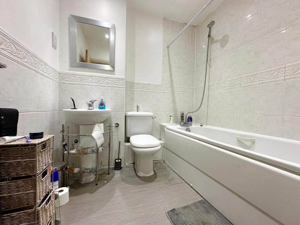 4 Bedroom Mews Terrace to Rent in Brixton, Dulwich, SW2 2YF