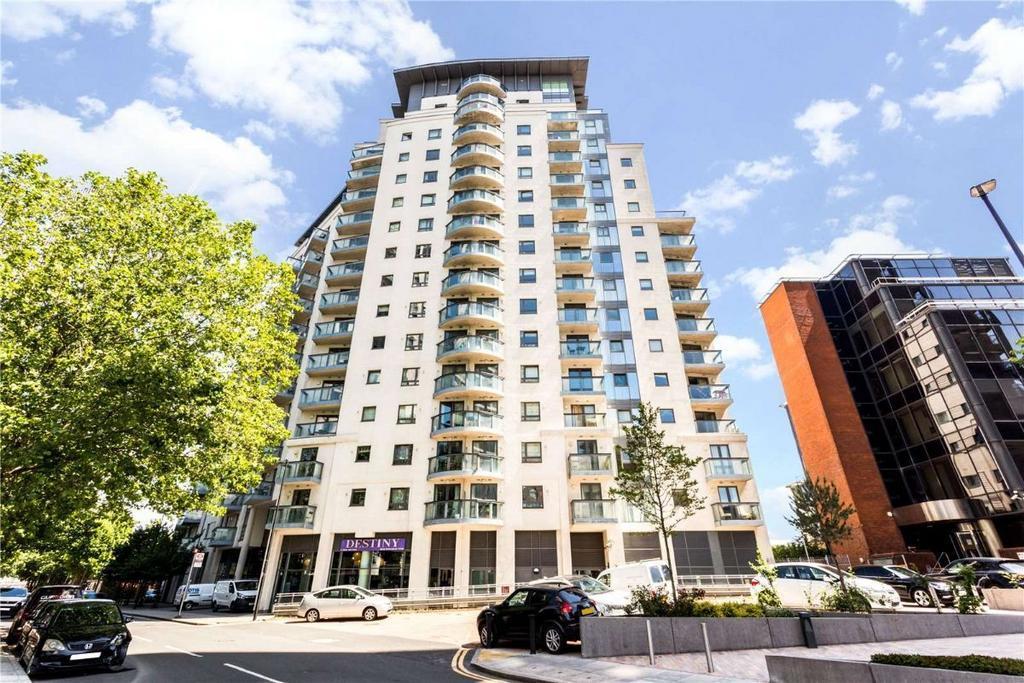 3 Bedroom Flat to Rent in Canary Wharf, E14 9LU