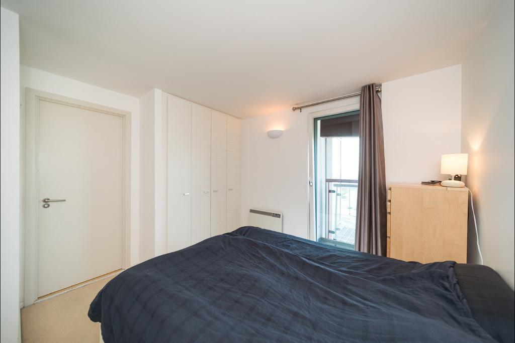 2 Bedroom Apartment to Rent in Canary Wharf, South Quay, E14 8JX