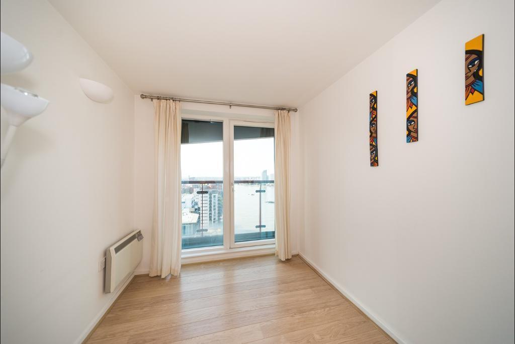 2 Bedroom Apartment to Rent in Canary Wharf, South Quay, E14 8JX