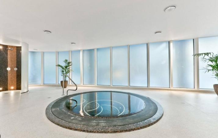 1 Bedroom Apartment to Rent in South Quay, E14 9HB