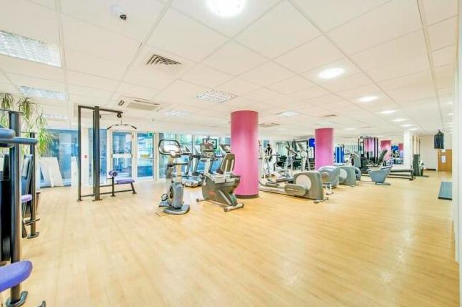 1 Bedroom Apartment to Rent in South Quay, E14 9HB