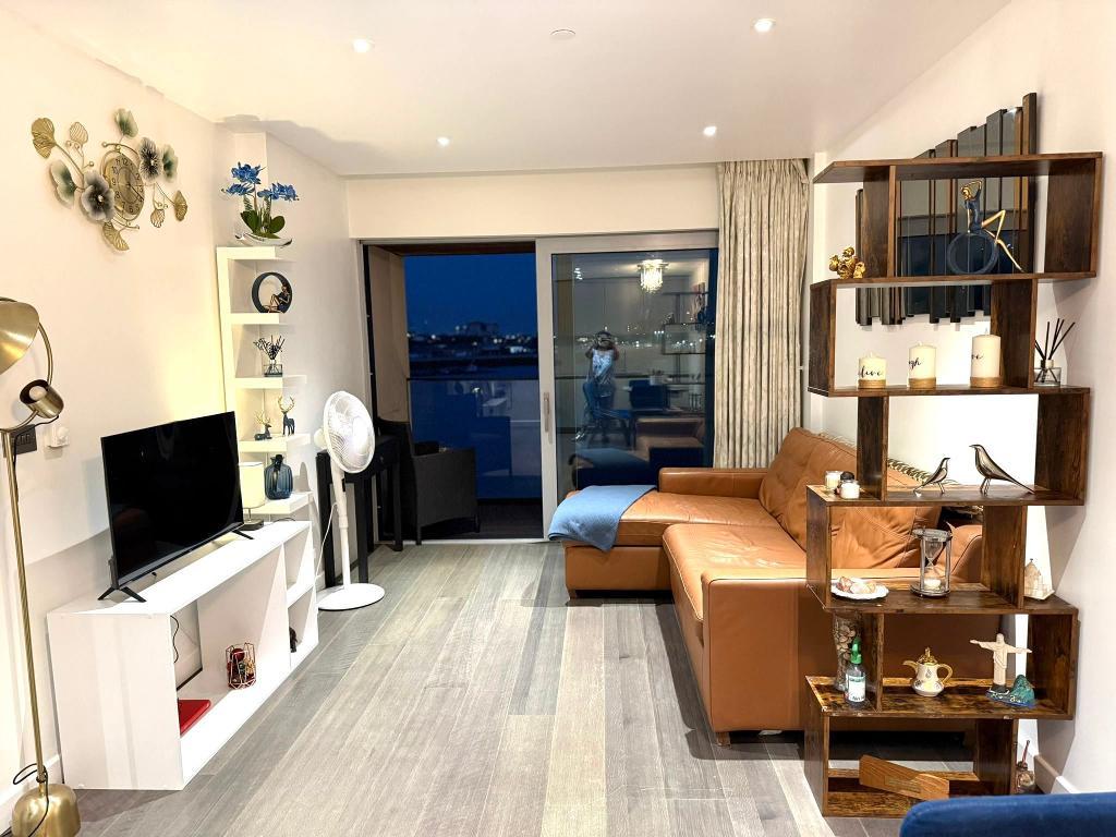 2 Bedroom Apartment to Rent in Greenwich Peninsula, SE10 0YB