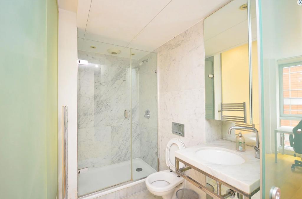Studio to Rent in Blackwall, Canary Wharf, E14 9JA