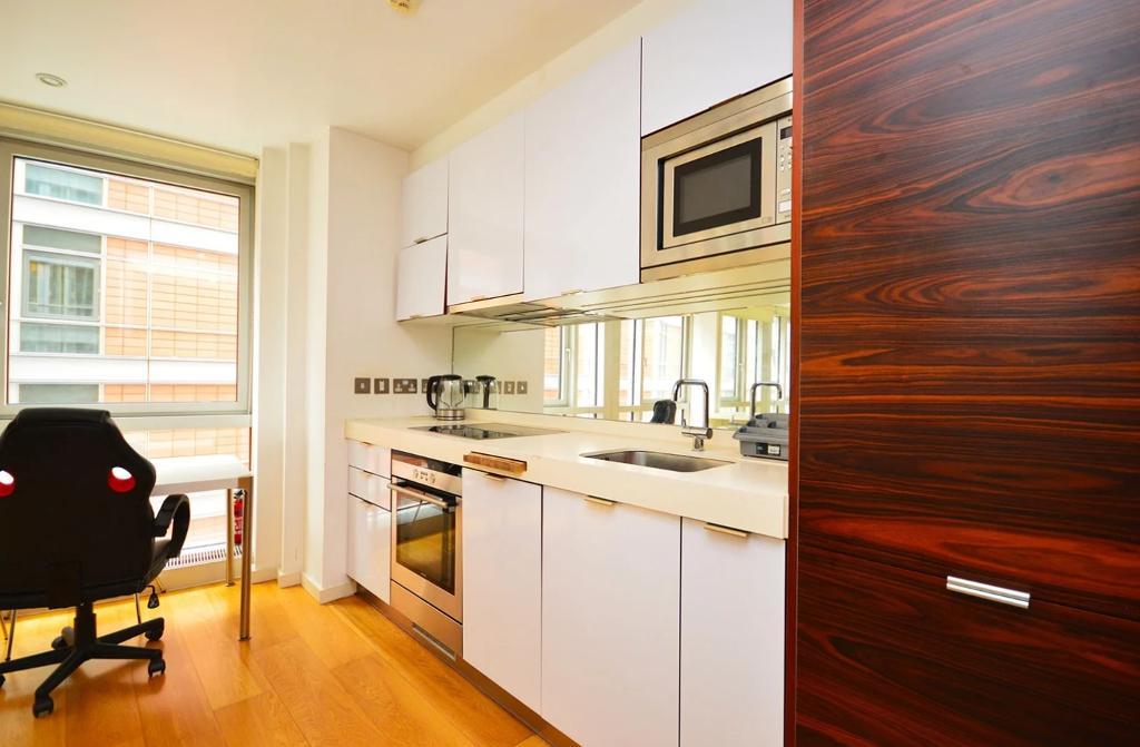 Studio to Rent in Blackwall, Canary Wharf, E14 9JA