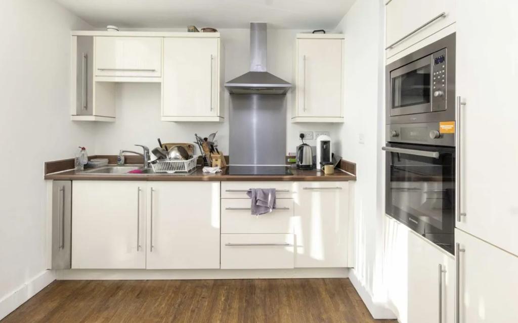 2 Bedroom Apartment to Rent in Gallions Reach, E16 2FF