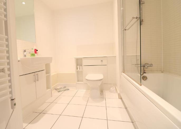2 Bedroom Apartment to Rent in Gallions Reach, E16 2FF