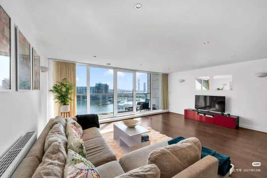 2 Bedroom Apartment to Rent in Royal Victoria Docks, Excel, E16 1BS