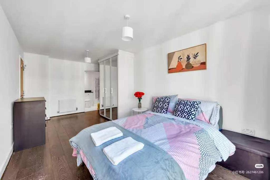 2 Bedroom Apartment to Rent in Royal Victoria Docks, Excel, E16 1BS