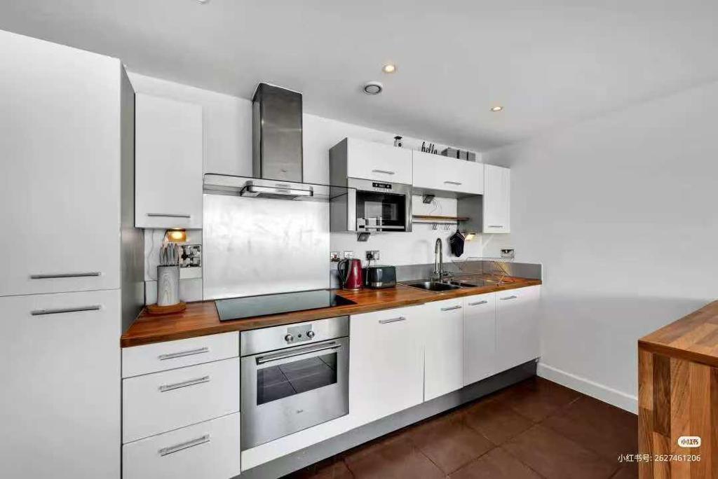 2 Bedroom Apartment to Rent in Royal Victoria Docks, Excel, E16 1BS
