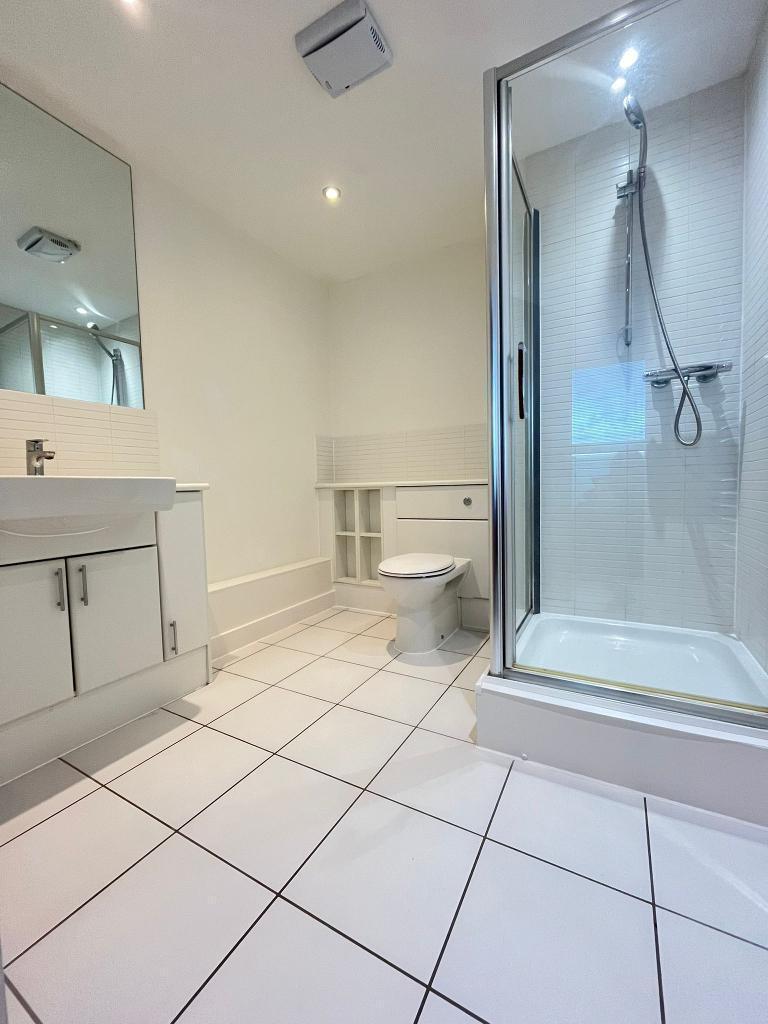 2 Bedroom Apartment to Rent in Gallions Reach, E16 2FF