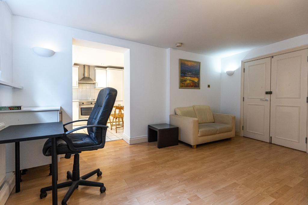 1 Bedroom Flat to Rent in Aldgate, Spitafields, EC2M 4NR