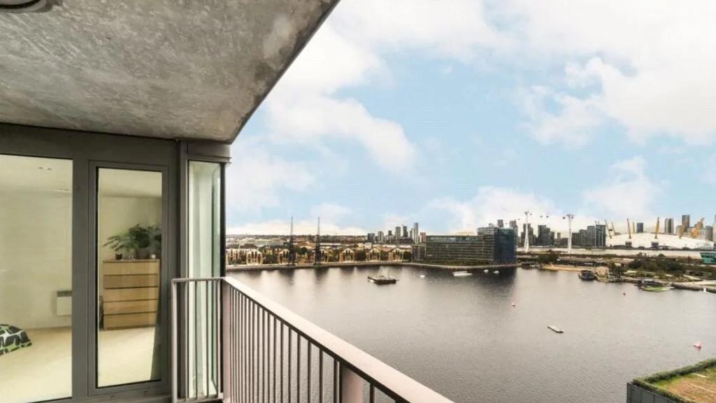 1 Bedroom Apartment to Rent in Royal Victoria Dock, E16 1AQ