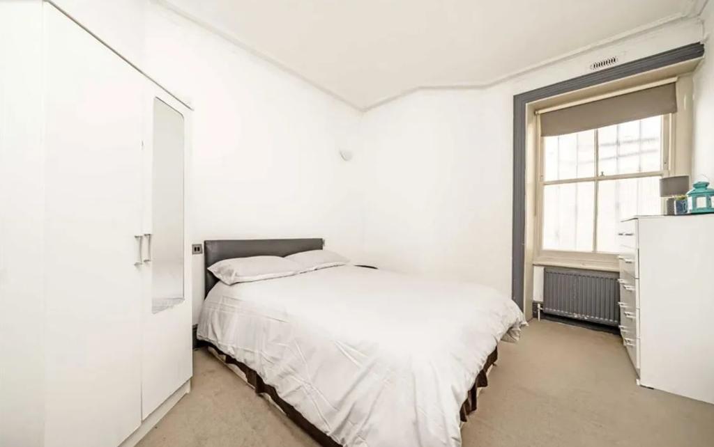 3 Bedroom Flat to Rent in Marylebone, Hyde Park, Regents Park, NW1 5AY