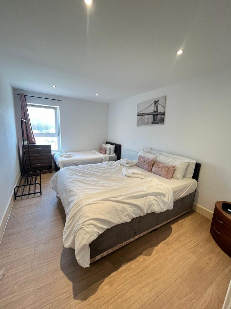 2 Bedroom Flat to Rent in Canary Wharf, Isle Dogs, E14 3SF