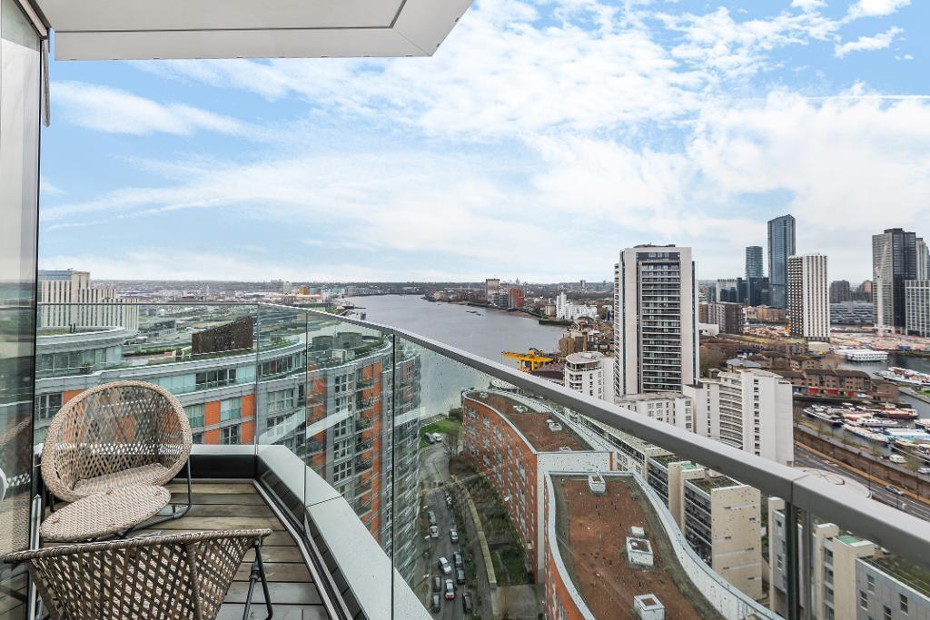 2 Bedroom Apartment for Sale in Canary Wharf, E14 9BF