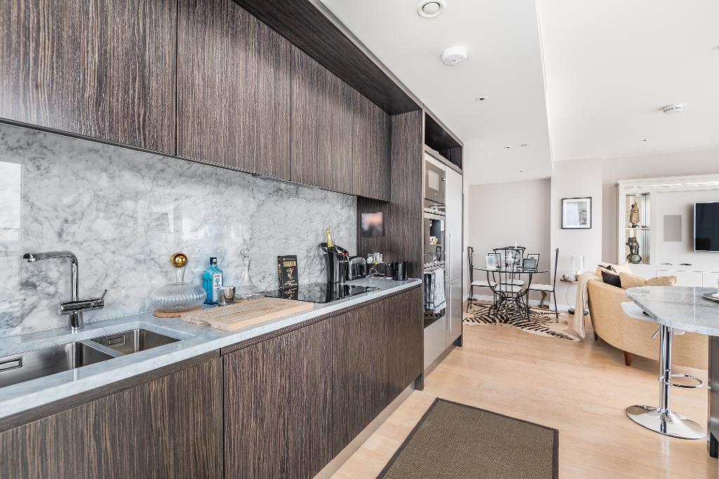 2 Bedroom Apartment for Sale in Canary Wharf, E14 9BF