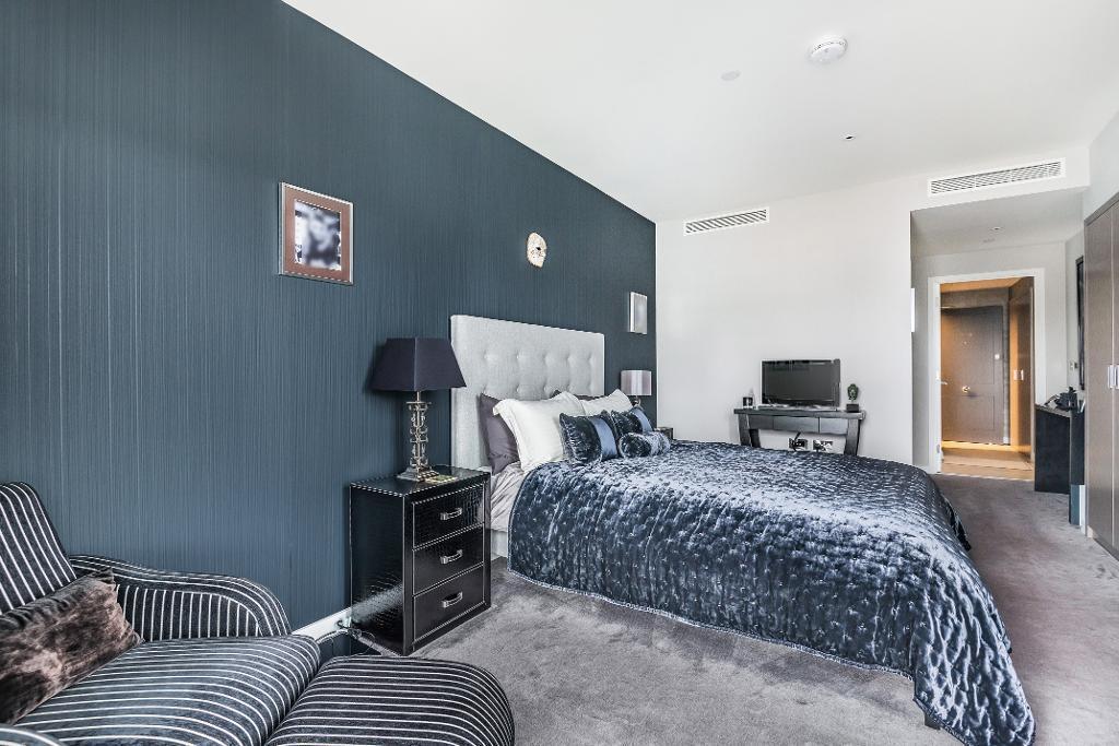 2 Bedroom Apartment for Sale in Canary Wharf, E14 9BF