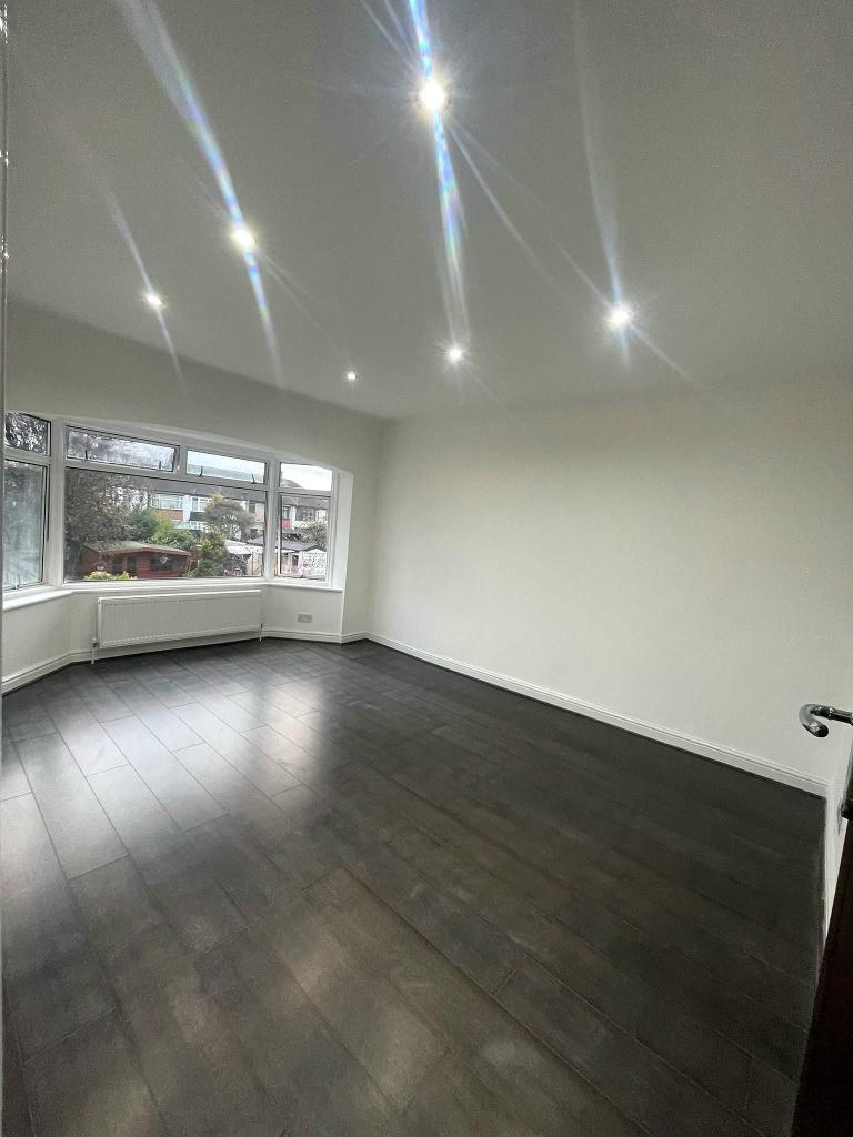 3 Bedroom Semi-Detached to Rent in Ilford, IG3 9DB