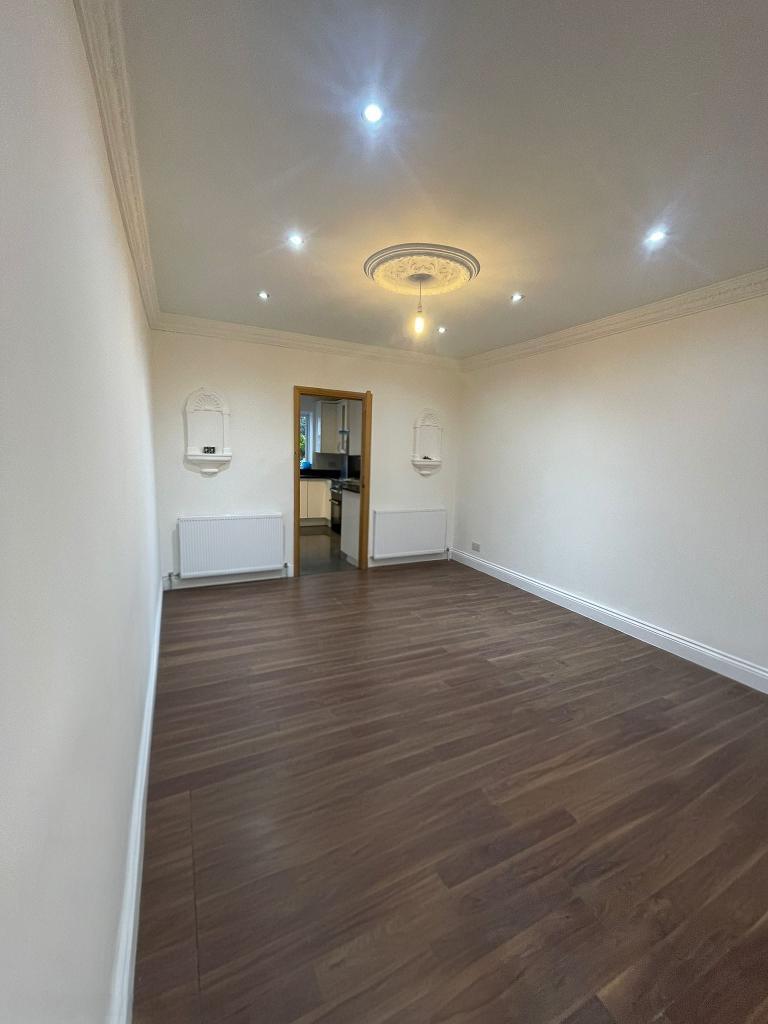 3 Bedroom Semi-Detached to Rent in Ilford, IG3 9DB