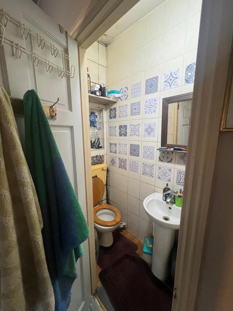 Detached for Sale in Hackney, E5 0LP