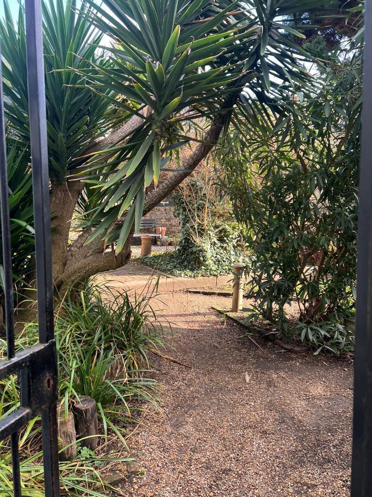 Detached for Sale in Hackney, E5 0LP