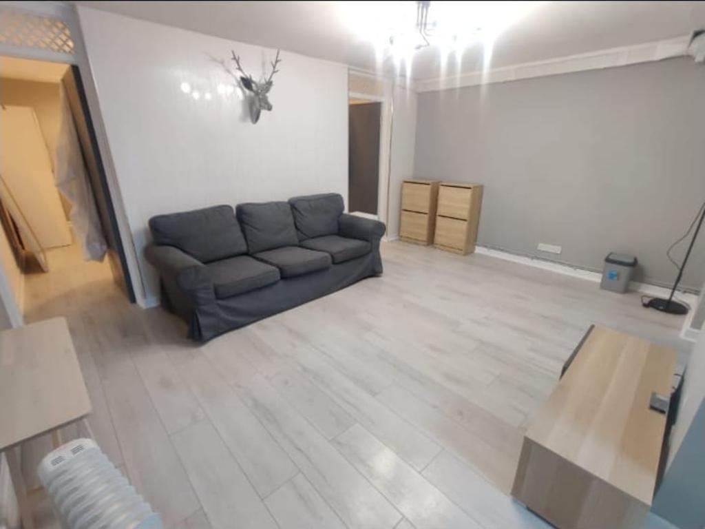 Detached for Sale in Hackney, E5 0LP