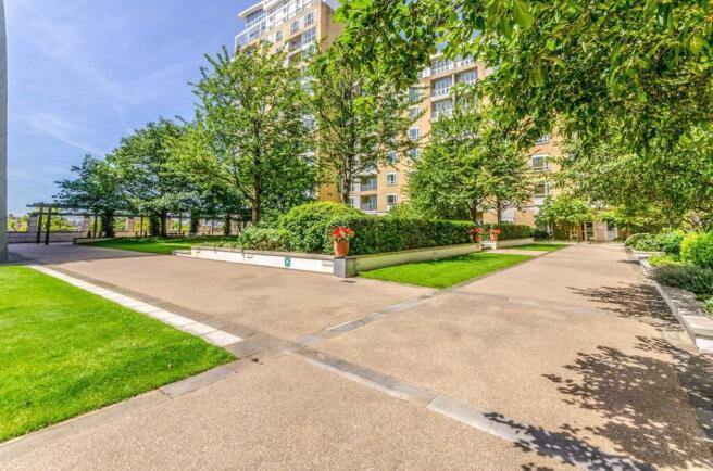 2 Bedroom Flat to Rent in Canary Wharf, E14 8SB