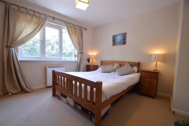 1 Bedroom Flat to Rent in Canary Wharf, South Quay, E14 8PJ