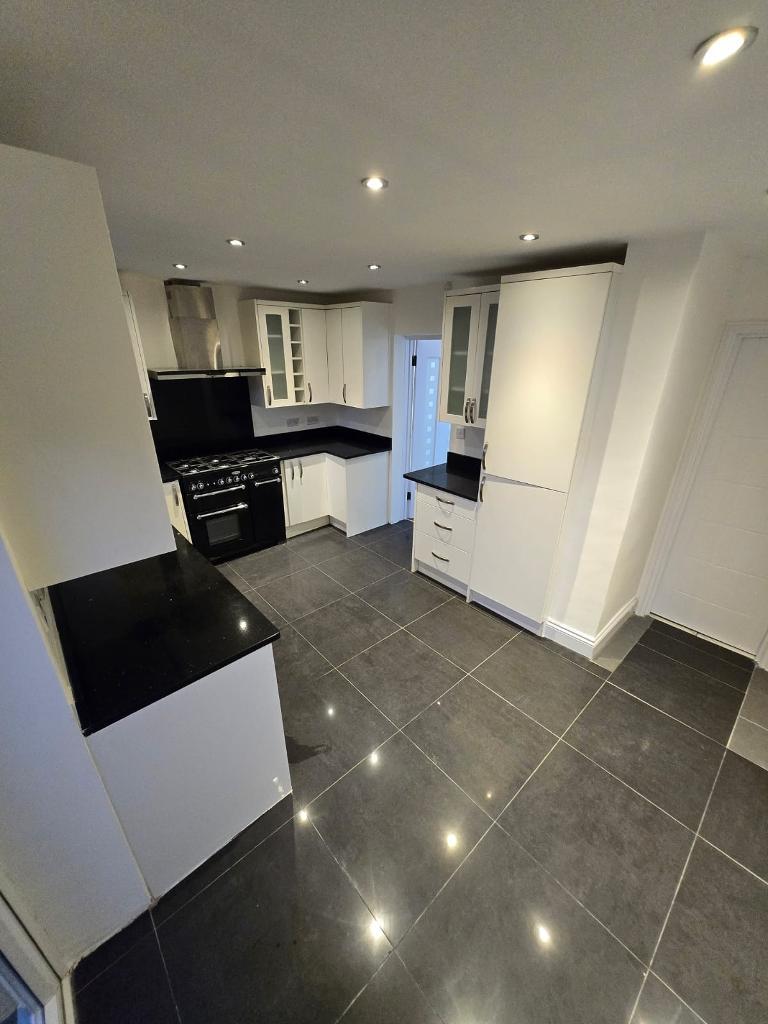 3 Bedroom Detached to Rent in Ilford, IG3 9DB
