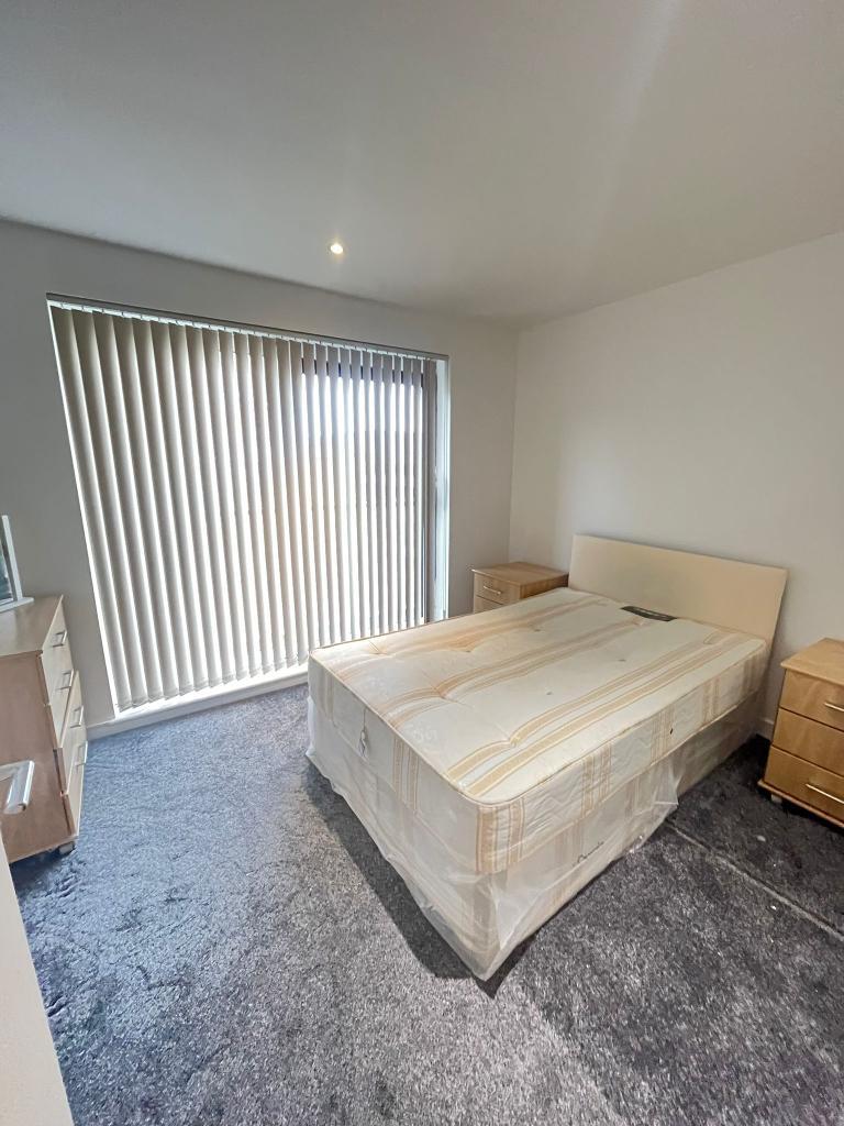 3 Bedroom Apartment to Rent in Royal Victoria Docks,Excel, E16 1BJ
