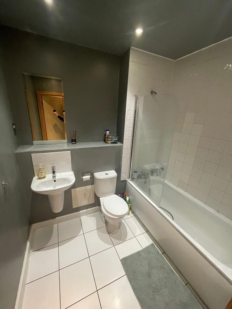 2 Bedroom Flat for Sale in Bow, Fish Island, Hackney Wick, E3 2LX