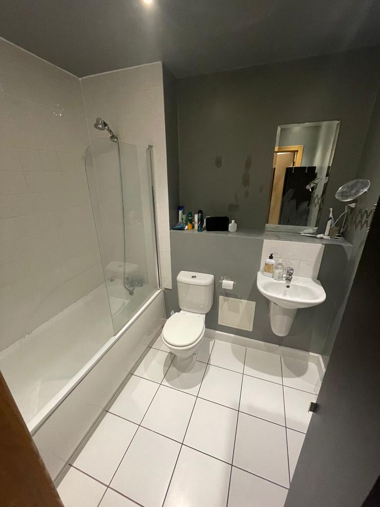 2 Bedroom Flat for Sale in Bow, Fish Island, Hackney Wick, E3 2LX