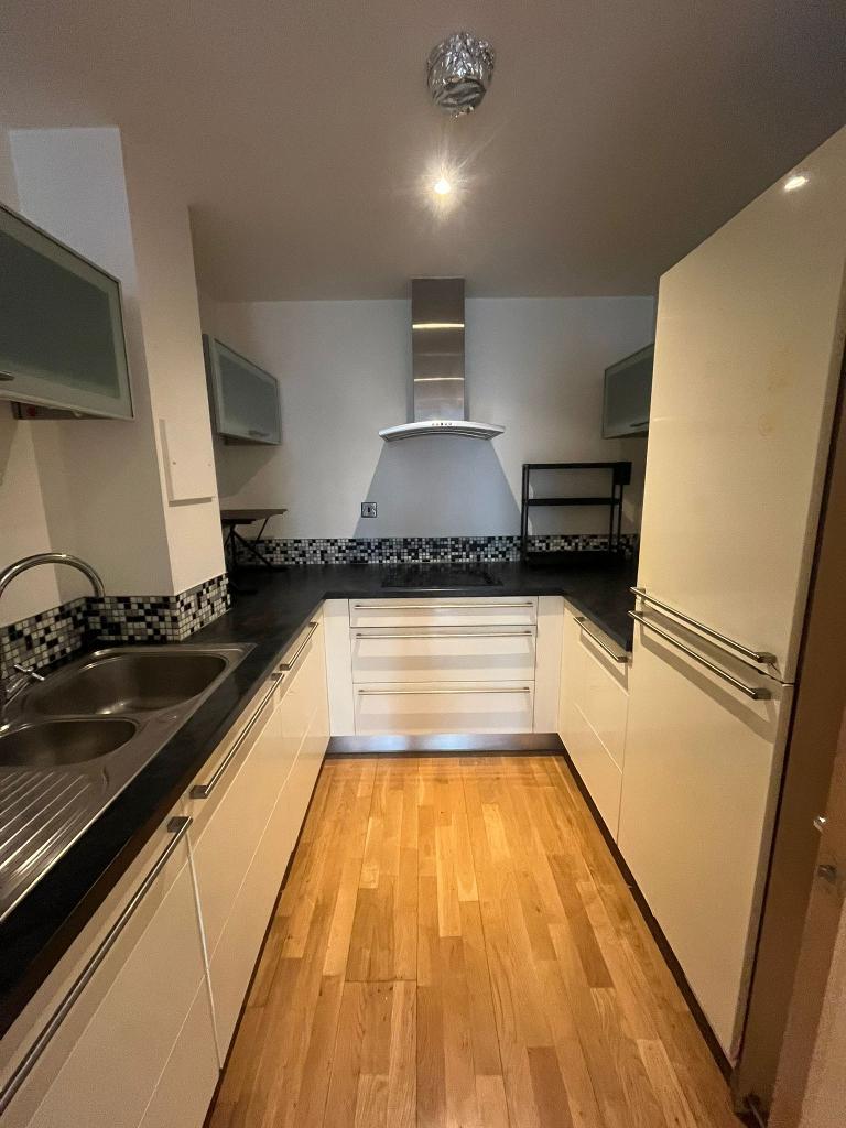 1 Bedroom Apartment for Sale in South Quay, E14 9HW