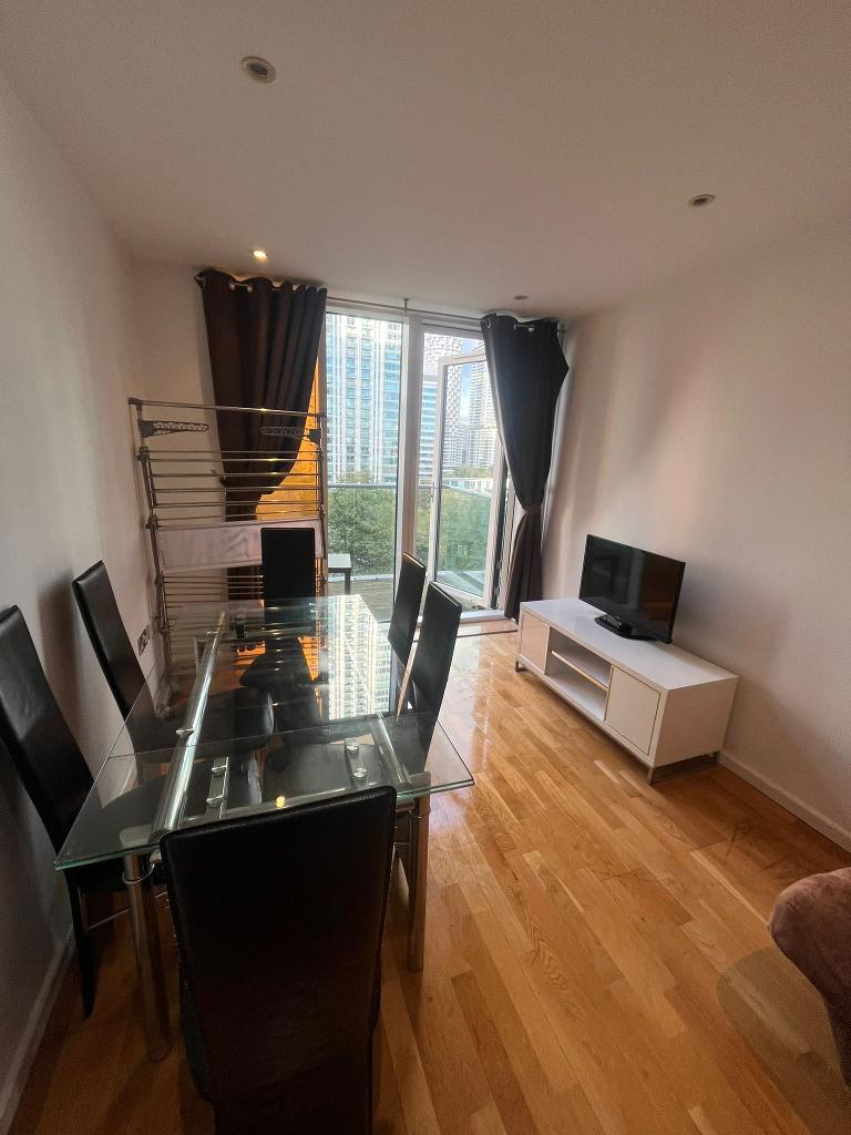 1 Bedroom Apartment for Sale in South Quay, E14 9HW