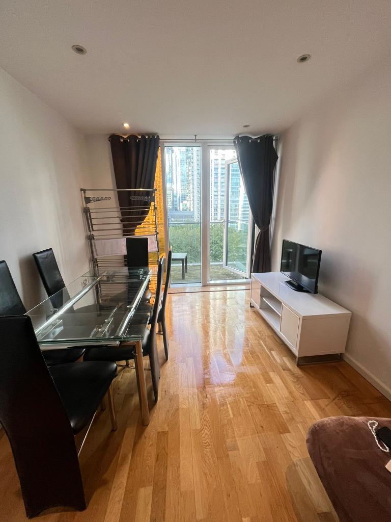 1 Bedroom Apartment for Sale in South Quay, E14 9HW