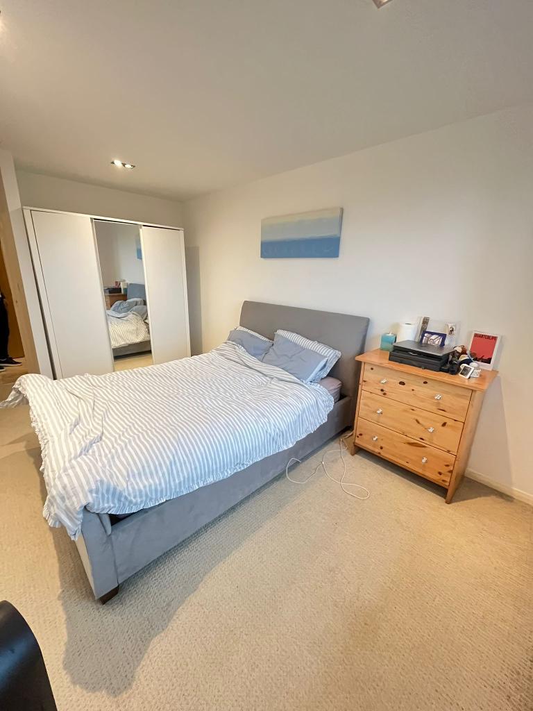 2 Bedroom Flat to Rent in Canary Wharf, E14 9LU