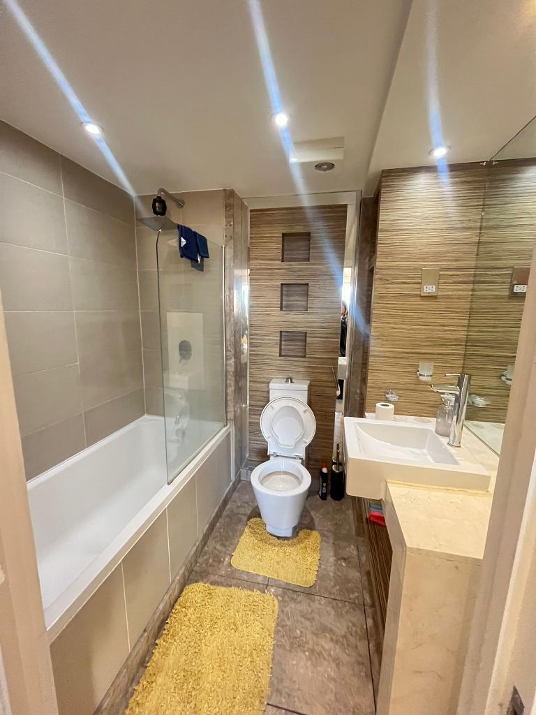 2 Bedroom Flat to Rent in Canary Wharf, E14 9LU