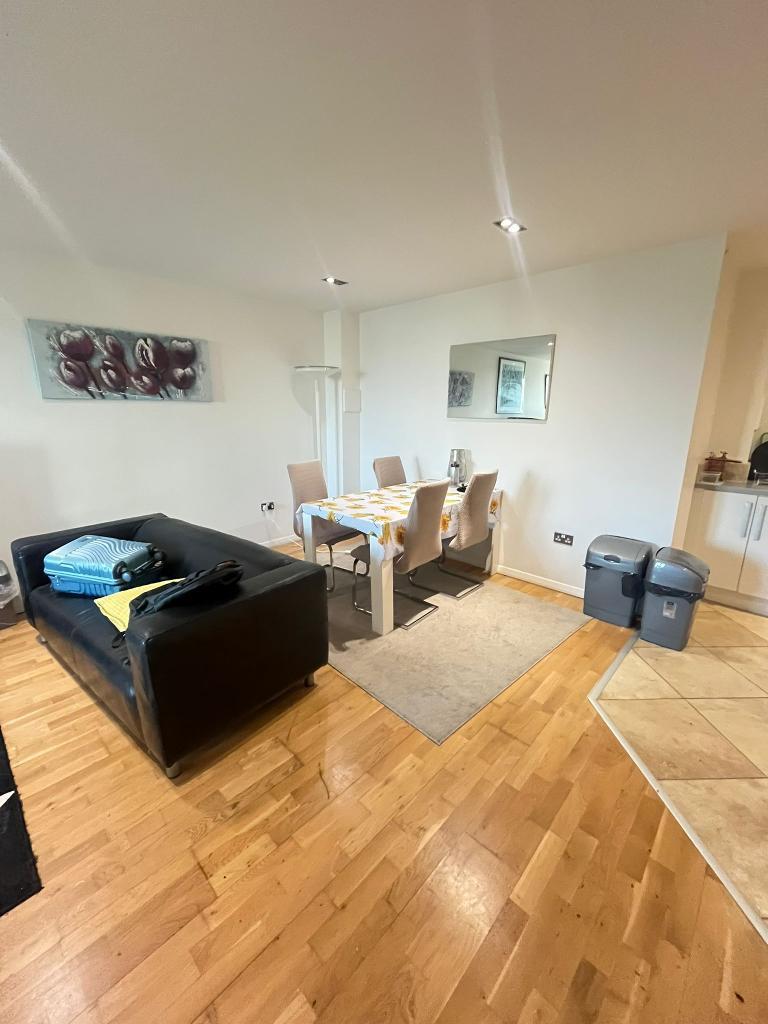 2 Bedroom Flat to Rent in Canary Wharf, E14 9LU