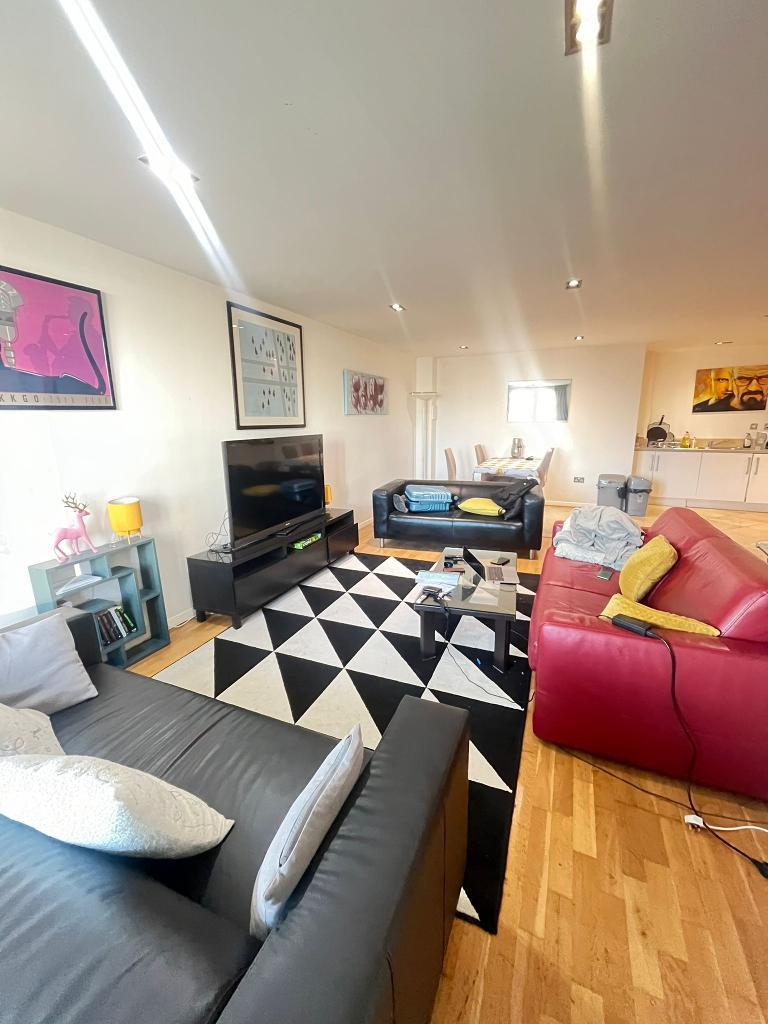 2 Bedroom Flat to Rent in Canary Wharf, E14 9LU