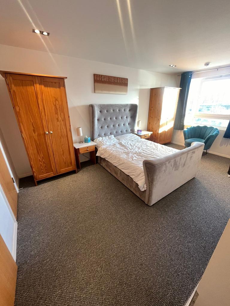 2 Bedroom Flat to Rent in Canary Wharf, E14 9LU