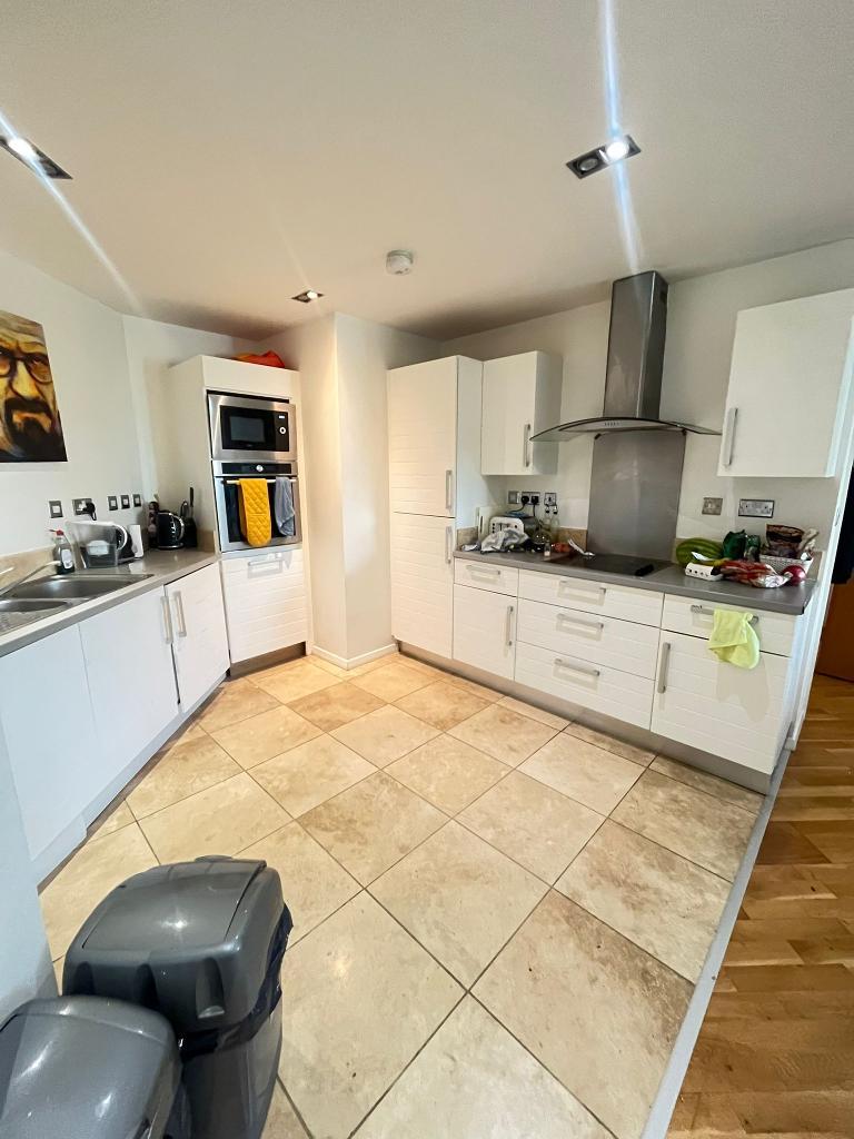 2 Bedroom Flat to Rent in Canary Wharf, E14 9LU