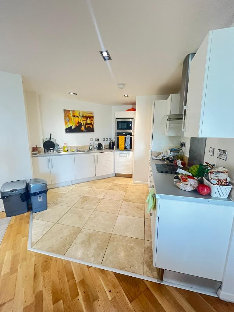 2 Bedroom Flat to Rent in Canary Wharf, E14 9LU