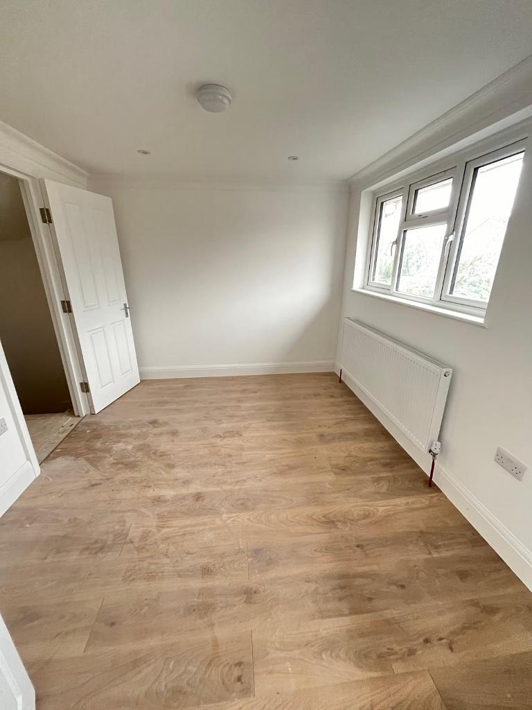 4 Bedroom Detached to Rent in Tooting, South Wimbledon, SW19 2UJ