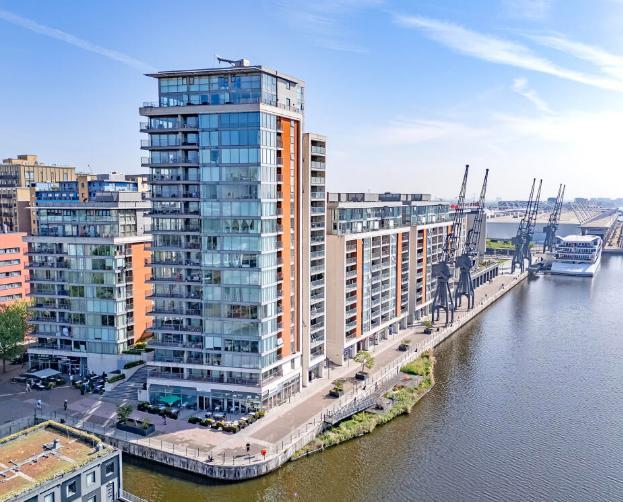 Flat to Rent in Royal Victoria Docks, E16 1AS