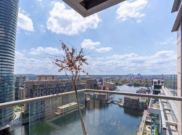 1 Bedroom Flat to Rent in Canary Wharf, South Quay, E14 9DF
